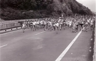 CBTM V. ročník 1985 po štarte  ďialničnom moste 262 pretekárov z Hronskej  Breznice